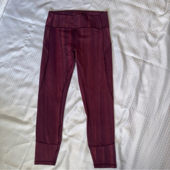 Lululemon In Movement HR Tight 25” Size 10 Spray Dye White Garnet Merlot Legging - Picture 6 of 7